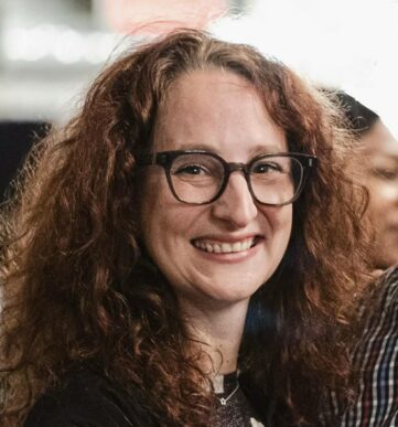 Anaëlle discovered dance at a very young age in France, inspired by her parents who would light up family gatherings with lively rock and roll. After moving to Canada, she embraced Lindy Hop and began competing with the amateur troupe SAF Bootcamp, crowned Canadian champions at CSC 2016, and later with the professional troupe SAF Battalion, which earned third place at CSC 2017. These experiences taught her perseverance and the importance of true presence with her partner. It was only later that she fell in love with Blues — a slow, soulful, and passionate dance.